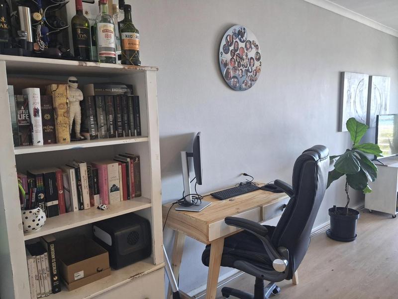 To Let 2 Bedroom Property for Rent in Vredehoek Western Cape